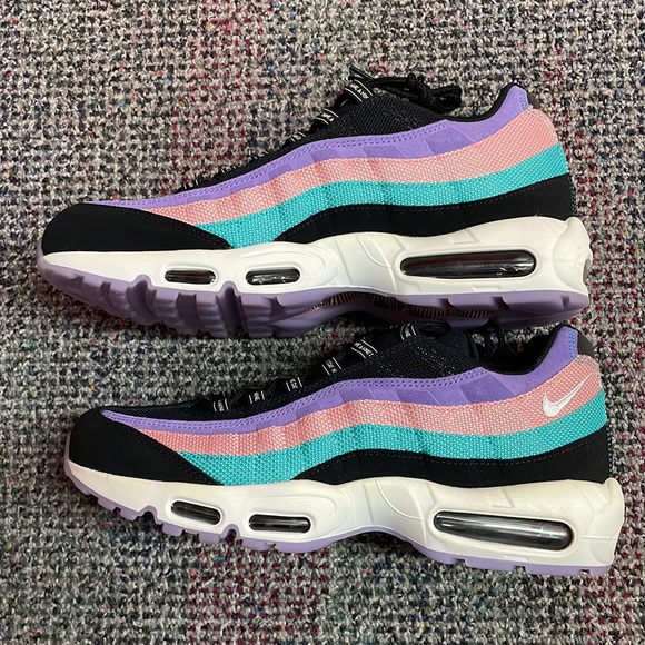 Nike - Picture 2 of 7